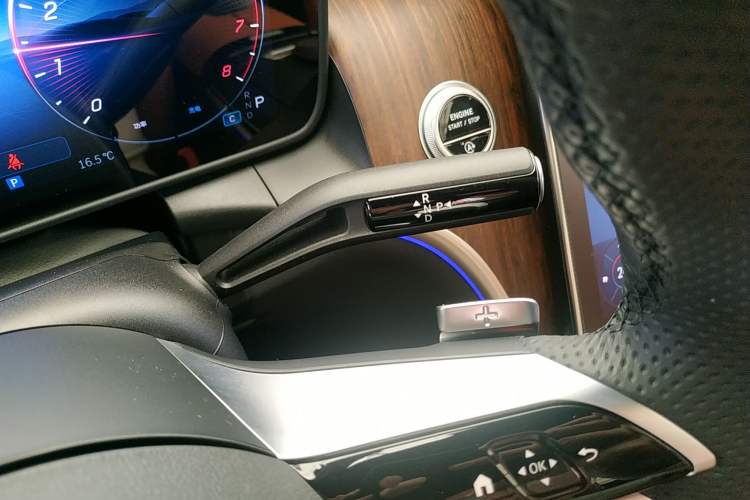 Used Mercedes-Benz GLC 2025 Refreshed GLC 300 L 4MATIC Dynamic Version 5 Seats Gear Lever