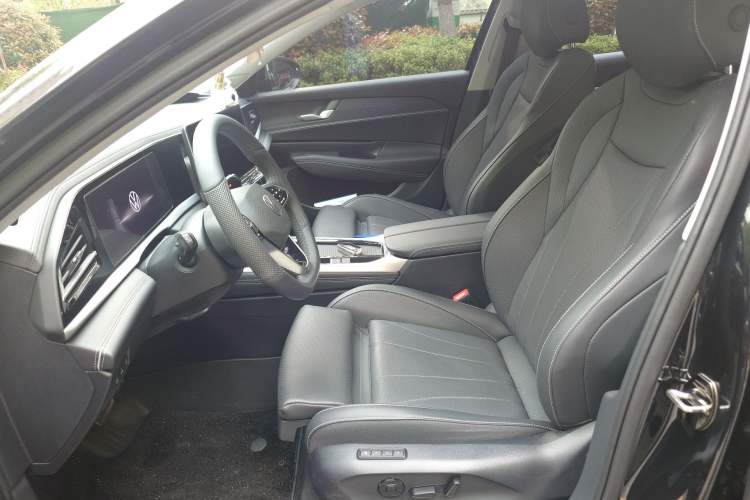 Used Volkswagen Passat 2025 Pro 380TSI Starry Dragon Edition
