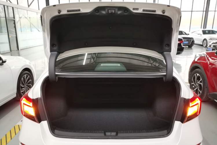 Used Honda Civic 2022 240TURBO CVT Dynamic Edition Trunk