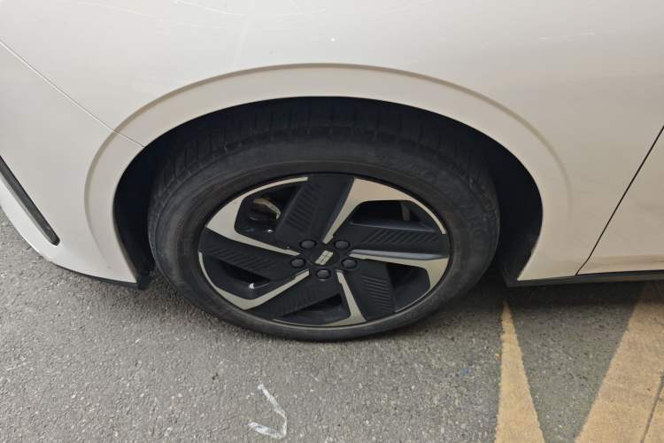 Used Geely Galaxy L6 2023 60km PLUS Exterior 4