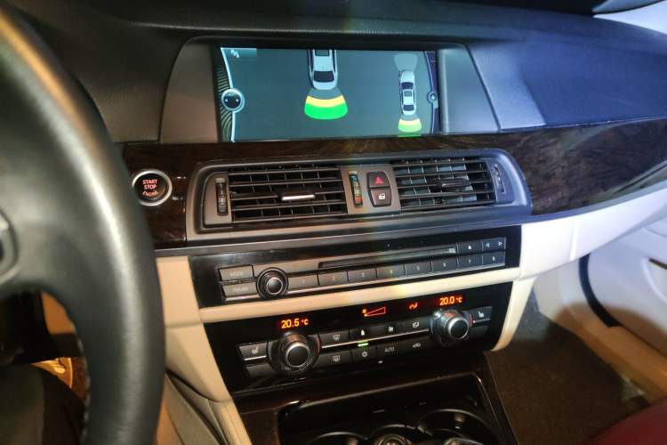 Used BMW 5 Series 2011 523Li Luxury Model Audio And AC Panel