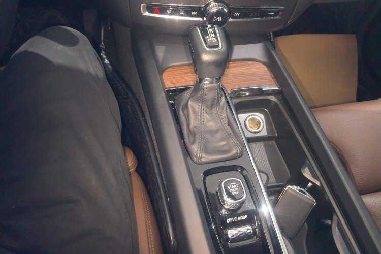 Used Volvo XC60 2021 T5 4x4 Smart Luxury Edition