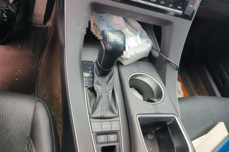 Used Toyota Avalon 2019 Dual-Engine 2.5L XLE Prestige Version China VI Standard
