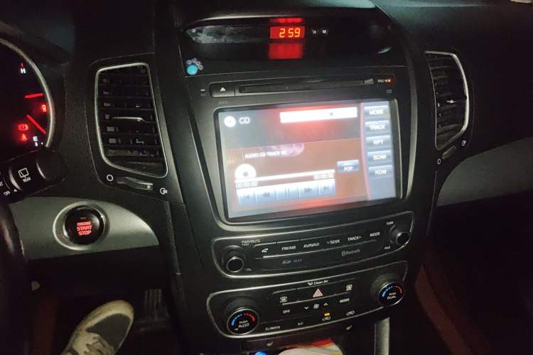 Used Kia Sorento 2013 2.4L 5-seat Gasoline Luxury Edition Audio And AC Panel