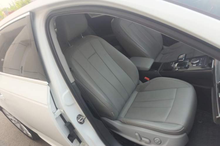 Used Audi A4L 2018 30th Anniversary Edition 40 TFSI Fashion Model

