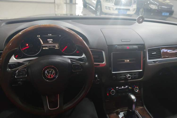 Used Volkswagen Touareg 2011 3.0 TSI Comfort Version