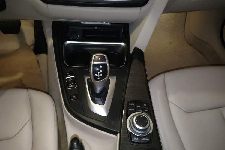 Used BMW 3 Series GT 2013 328i Sport Design Package Gear Lever