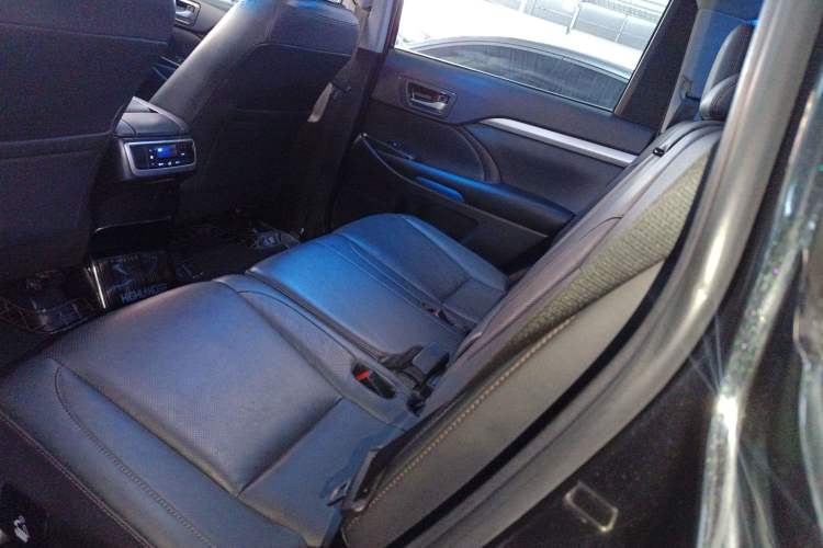 Used Toyota Highlander 2018 2.0T Four-Wheel Drive Luxury Version 7 Seats China VI Standard Left Rear Seat