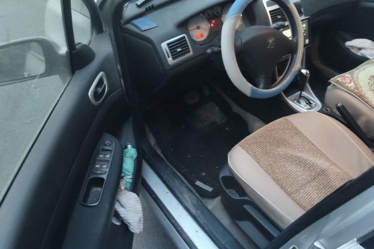 Used Peugeot 307 2010 Hatchback 1.6L Automatic Comfort Edition