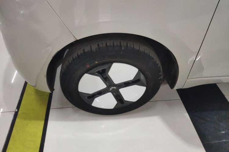 Used Wuling Hongguang MINIEV 2024 3rd Generation 215km Advanced Version Left Front Wheel Hub