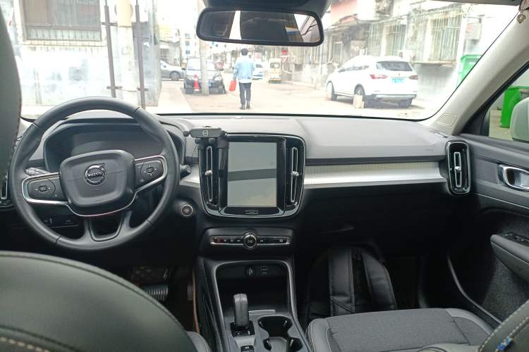 Used Volvo XC40 2020 T3 Smart & Stylish Edition Center Console