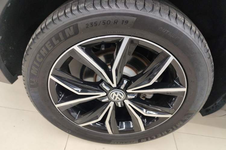 Used Volkswagen Tiguan L 2020 330TSI Automatic Two-Wheel Drive Smart Luxury Edition China VI Standard Right Rear Wheel Hub