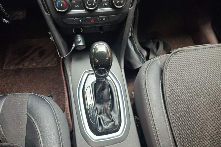Used Chery Tiggo 3X 2018 1.5L Automatic Elite Edition Gear Lever