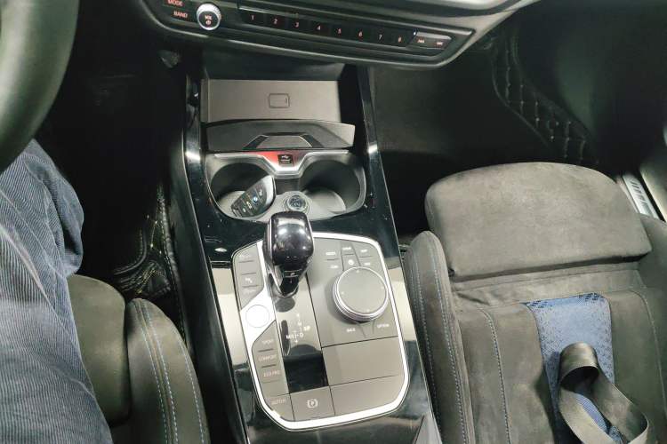 Used BMW 2 Series 2021 225i Four-Door Coupe M Sport Night Edition Gear Lever