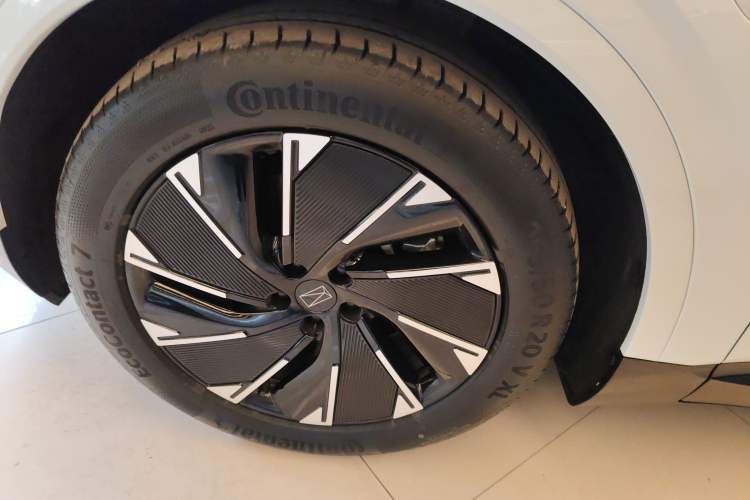 Used Avatr 07 2024 Pro+ All-Electric Version Left Front Wheel Hub