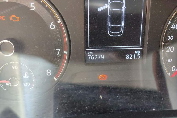 Used Volkswagen Sagitar 2020 200TSI DSG Comfort Version China VI Standard Odometer Close Up