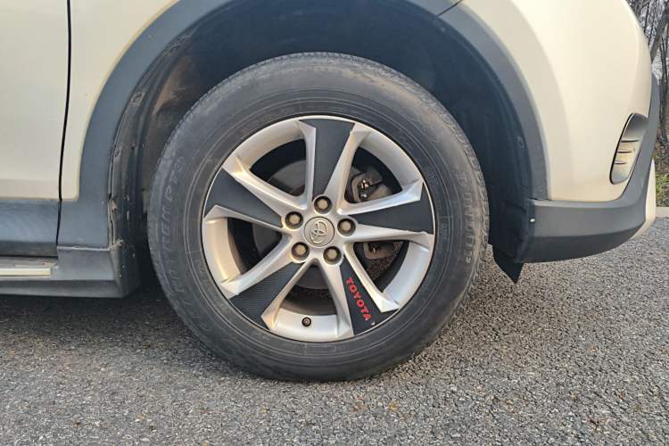 Used Toyota RAV4 2013 2.0L CVT Four-Wheel Drive New Edition