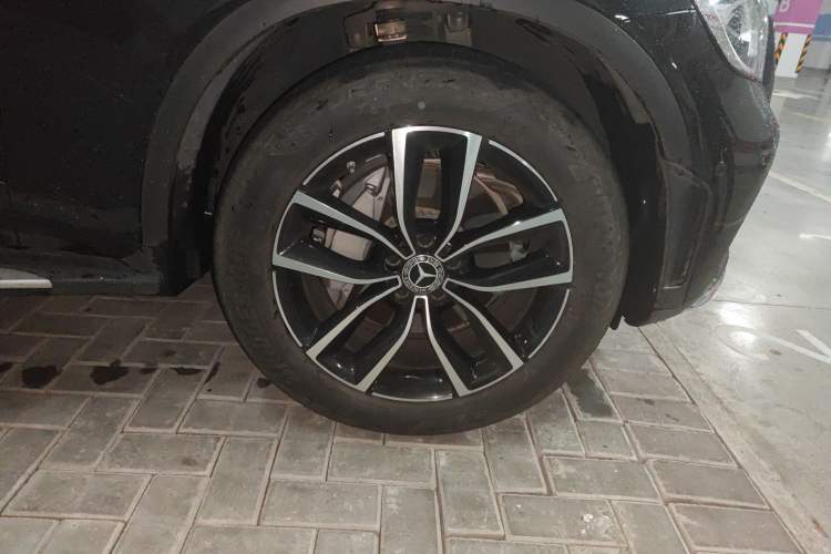 Used Mercedes-Benz GLC 2022 Second Facelift GLC 260 L 4MATIC Luxury Edition Right Front Wheel Hub