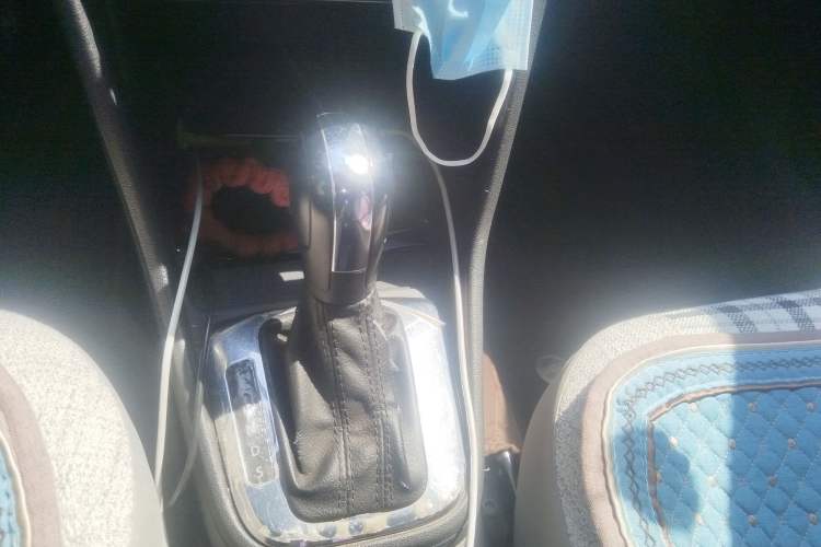 Used Volkswagen Jetta 2015 1.6L Automatic Fashion Model Gear Lever