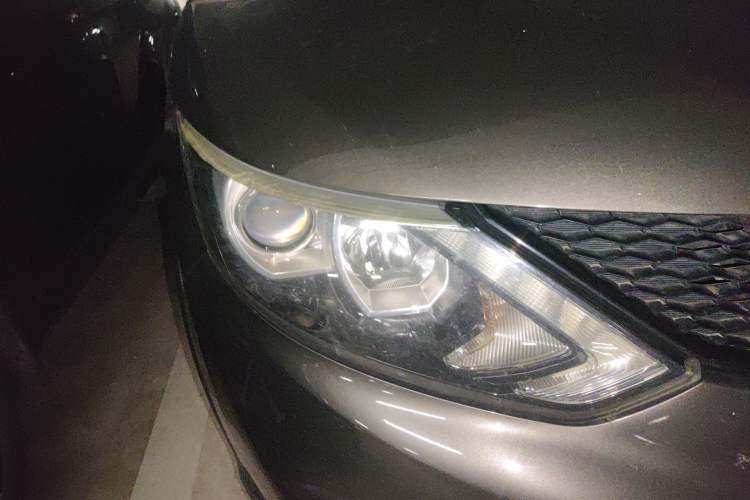 Used Nissan Qashqai 2016 2.0L CVT Elite Edition Right Front Headlight