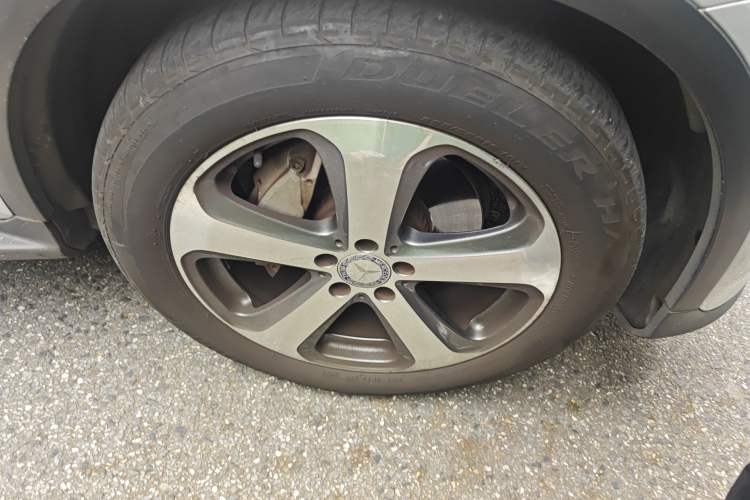 Used Mercedes-Benz GLC 2016 GLC 300 4MATIC Dynamic Model Right Front Wheel Hub