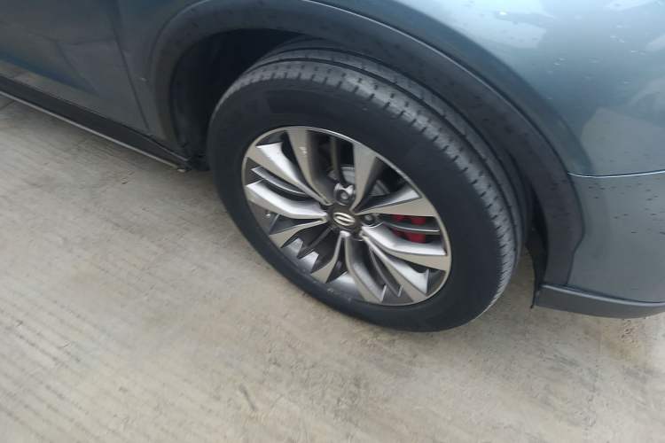 Used GAC Trumpchi GS8 2017 320T Two-Wheel Drive Luxury Smart Connectivity Version (7 Seats) Right Front Wheel Hub