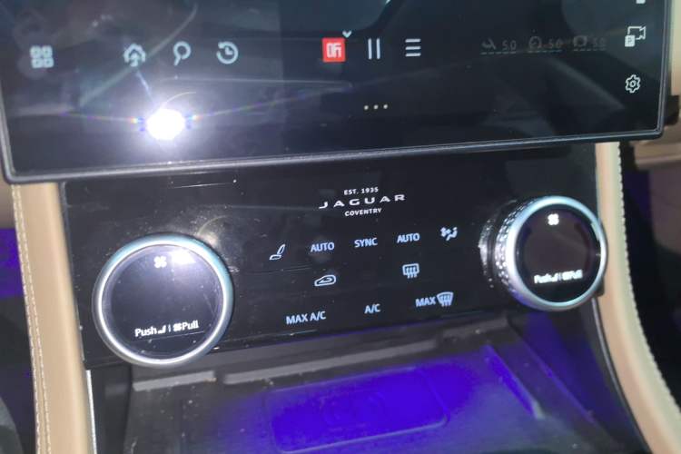 Used Jaguar XFL 2024 2.0T P250 Two-Wheel Drive Prestige Luxury Edition Audio And AC Panel