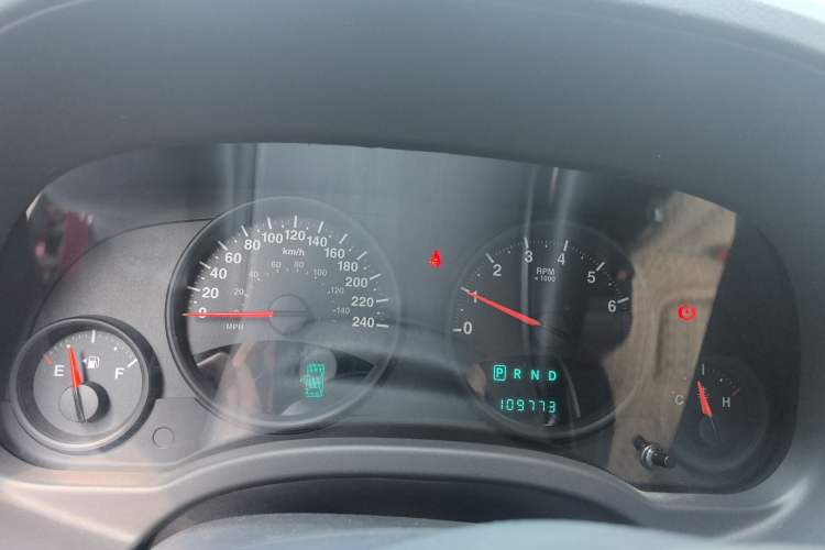 Used Jeep Compass 2013 2.0L two-wheel drive sport version Instrument Cluster