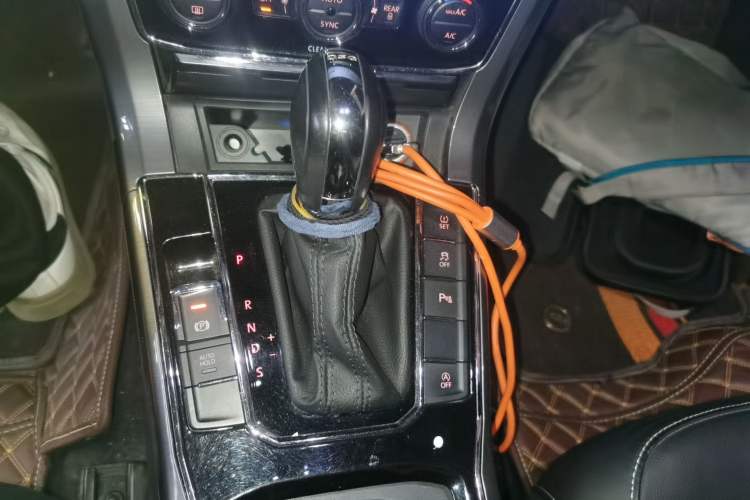 Used Volkswagen Passat 2016 330TSI DSG Luxury Edition Gear Lever