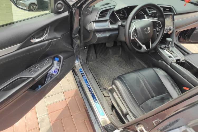 Used Honda Civic 2016 220TURBO CVT Luxury Edition
