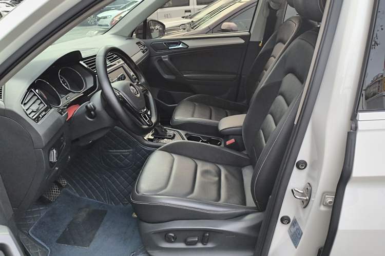 Used Volkswagen Tiguan L 2017 330TSI Automatic Two-Wheel Drive Luxury Edition Left Front Seat