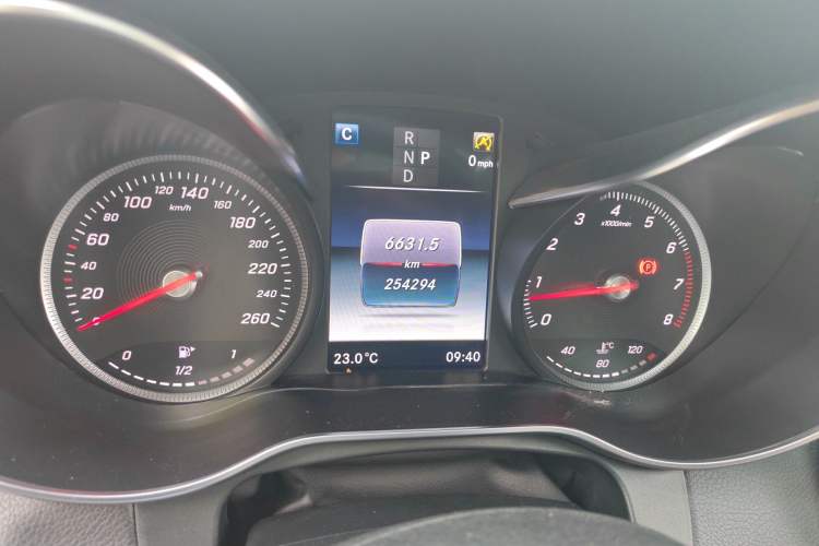 Used Mercedes-Benz GLC 2017 GLC 300 4MATIC Luxury Model Instrument Cluster