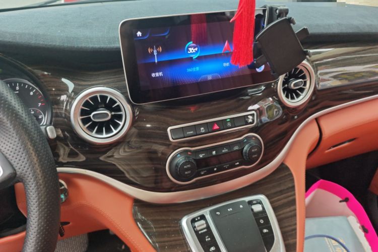 Used Mercedes-Benz Vito 2021 2.0T Elite Version 7 Seats Audio And AC Panel