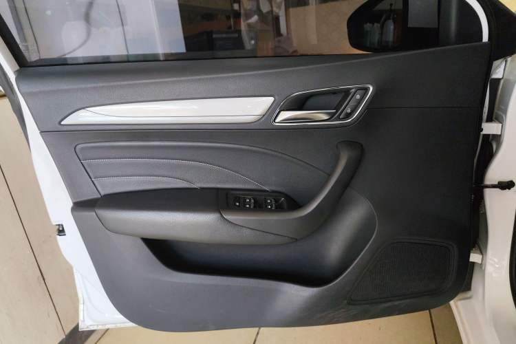 Used Roewe i6 New Energy 2017 45T Hybrid Connect & Smart Enjoyment Edition
