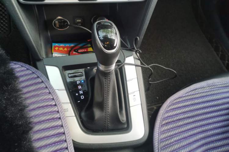 Used Hyundai Elantra (6th Generation / Lingdong) 2019 1.5L CVT ZhiXuan – Elite Version Gear Lever