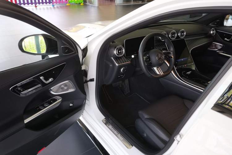 Used Mercedes-Benz C-Class 2024 Facelifted C-Class 260 L Night Edition Sports Version Driver Seat