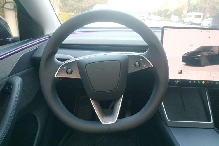 Used Tesla Model Y 2025 Updated Version Long-Range All-Wheel Drive Steering Wheel