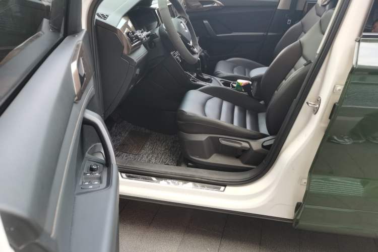 Used Volkswagen Tharu 2019 280TSI Two-Wheel Drive Luxury Edition China V Standard Driver Seat