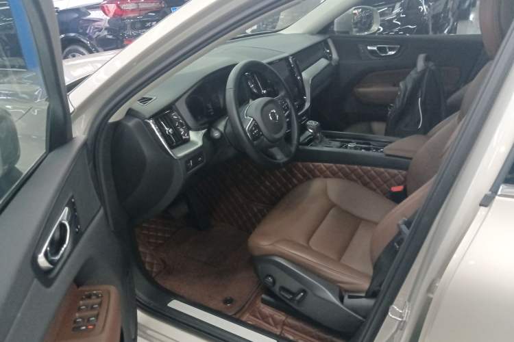 Used Volvo XC60 2021 T5 4x4 Smart Luxury Edition Driver Seat