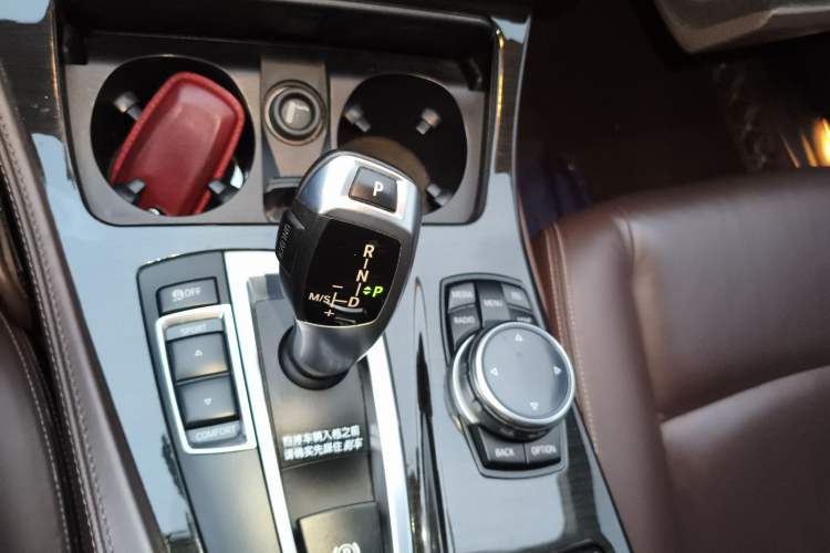 Used BMW 5 Series 2014 525Li Luxury Design Package
