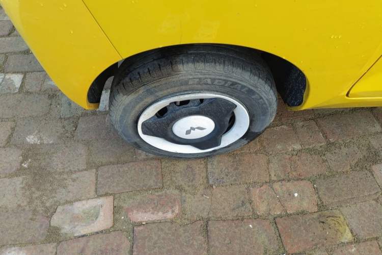 Used Wuling Hongguang MINIEV 2021 Macaron Fashion Edition Lithium-Ion Battery Right Rear Wheel Hub