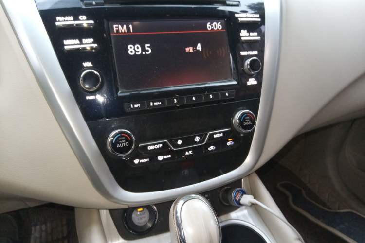 Used Nissan Murano 2015 2.5L XL Two-Wheel Drive Smart Edition Audio And AC Panel