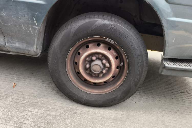 Used Jinbei Hiace 2011 2.0L 5th Generation Kuaiyunwang Luxury Edition 4G19 Right Front Wheel Hub