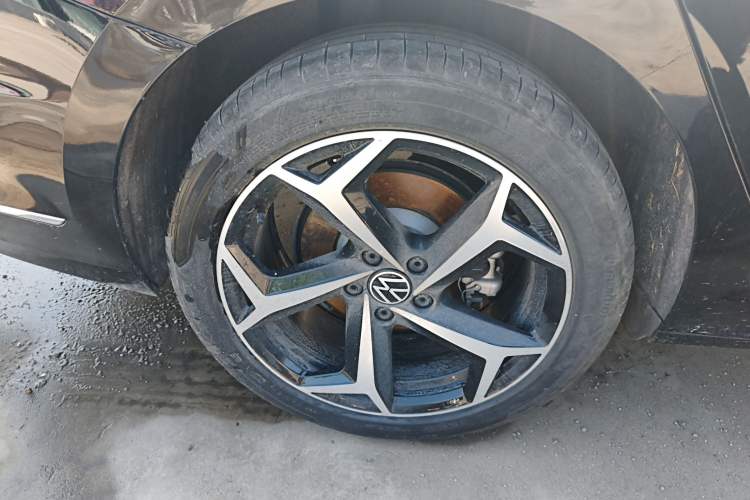 Used Volkswagen Passat 2025 Outstanding Model 380TSI Starry Dragon Edition Right Rear Wheel Hub