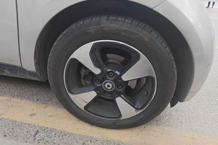 Used smart fortwo 2018 1.0L 52kW Hardtop Passion Edition China V Standard Right Front Wheel Hub