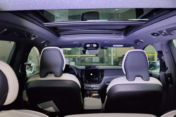 Used Volvo XC60 2026 B5 4x4 Smart Luxury Edition