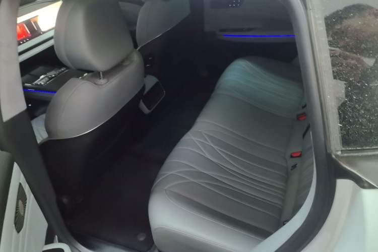 Used Geely Galaxy E8 2025 700 km Long-Range Intelligent Driving Version Left Rear Seat