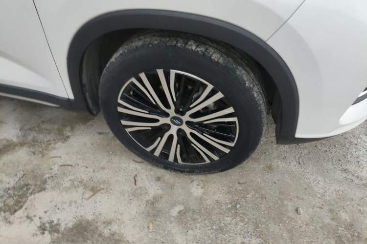 Used CHANGAN OSHAN X7 2020 1.5T Automatic Luxury Model Right Front Wheel Hub
