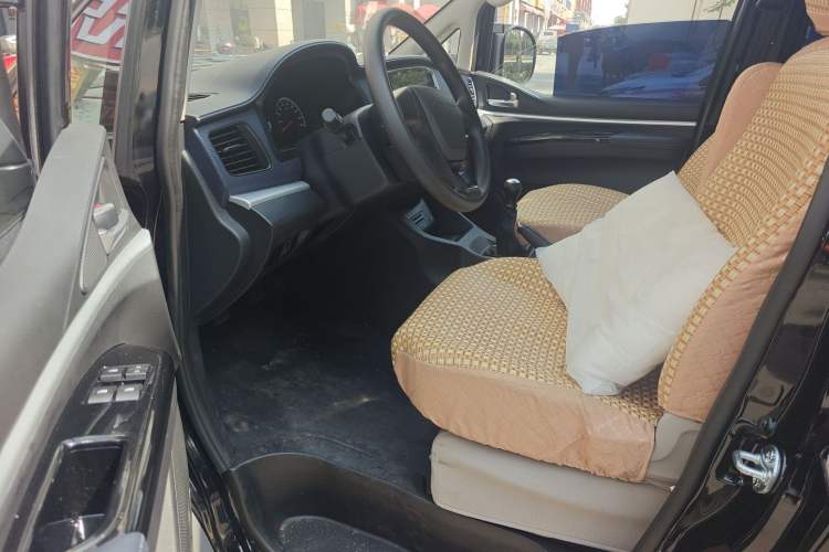 Used FORTHING Lingzhi 2023 M5 1.6L Practical Model 5 Seats Driver Seat
