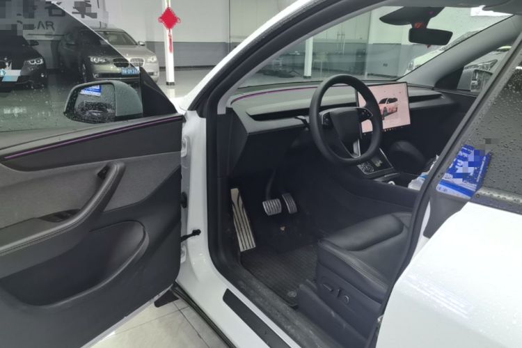 Used Tesla Model Y 2025 Rear-Wheel-Drive Version